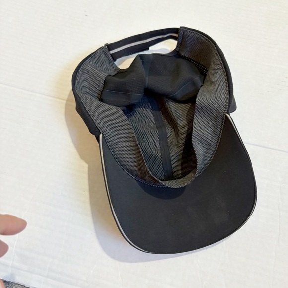 Lululemon Fast and Free Run Hat Lightweight Reflectors Adjustable Running Sun - Picture 11 of 15